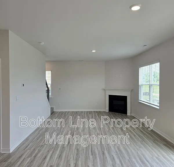 549 Blackpool Ct — Photo 12