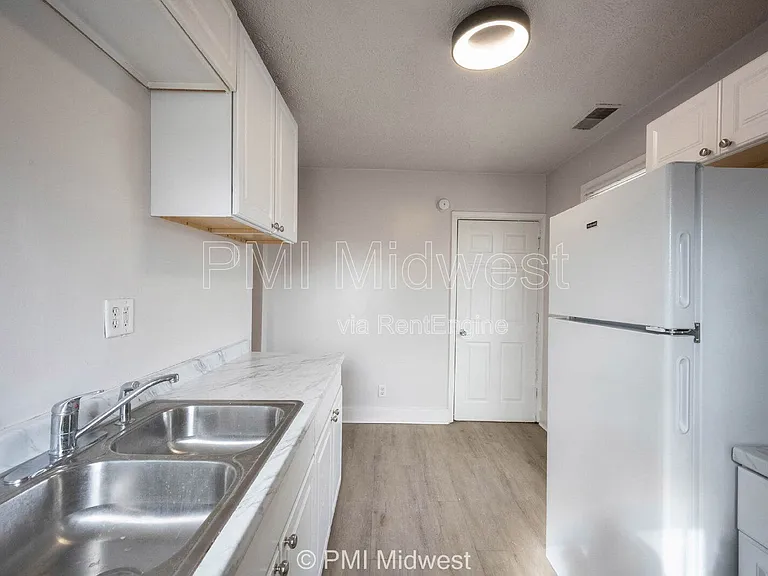 2211 E New York St #B — Photo 7