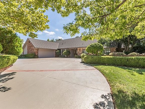 2nd image of 824 Glenridge Dr