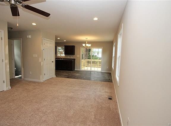4th image of 214 W Linden Ave
