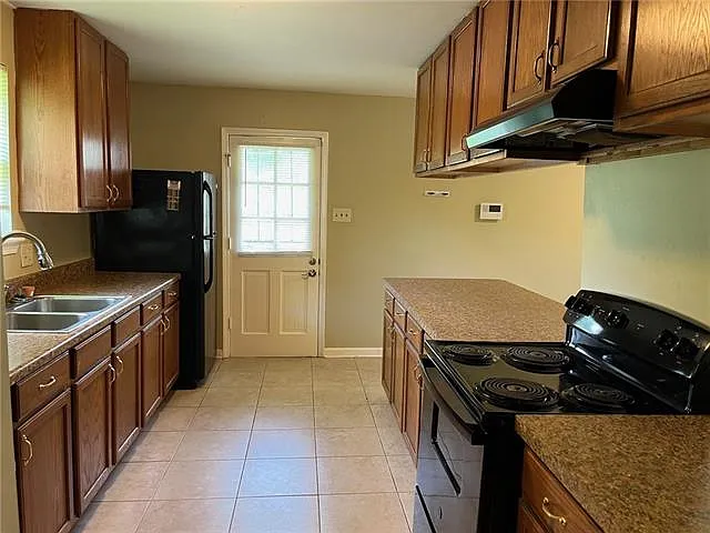3 bed, 2.0 bath, 1000 sqft, $1,950 — Photo 2
