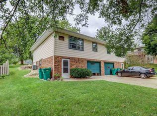 206/208 Maple Dr, Mount Horeb, WI 53572