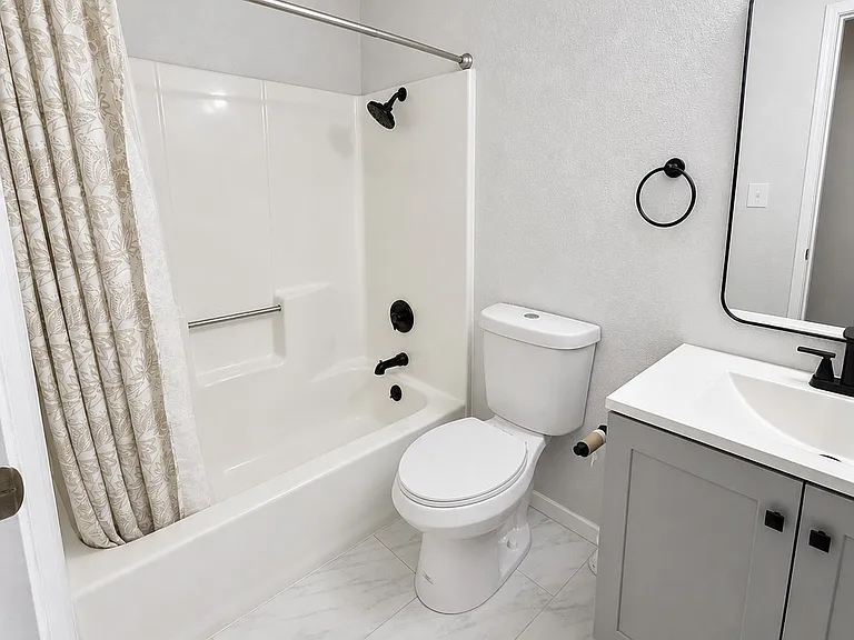 323 Towne House Ln — Photo 3