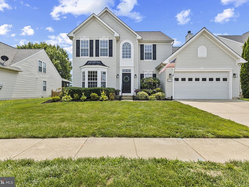 1st image of 220 Creeks End Ln