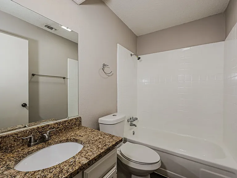 2917 Highlawn Ter — Photo 15