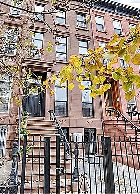 3rd image of 553A Putman Ave #1