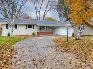 2323 S Berry Dr, Appleton, WI 54915