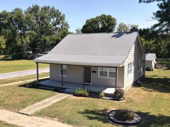 502 S Sunny Slope St, West Frankfort, IL 62896