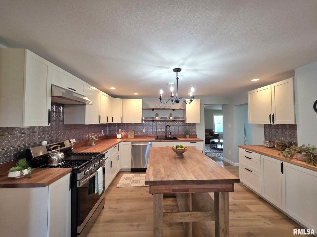2426 E 1400th St, Mendon, IL - View 6
