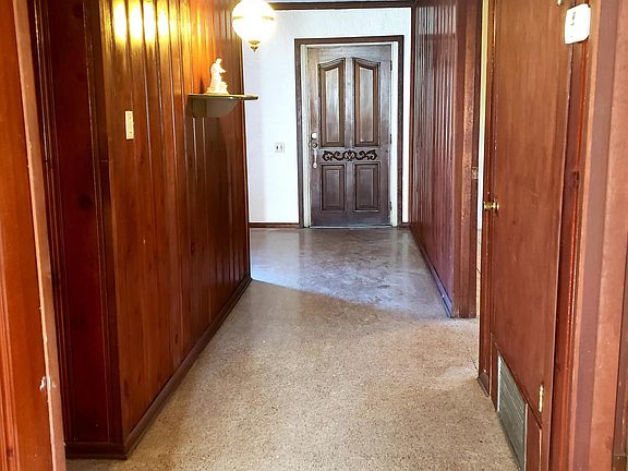 3rd image of 2301 W Canada St