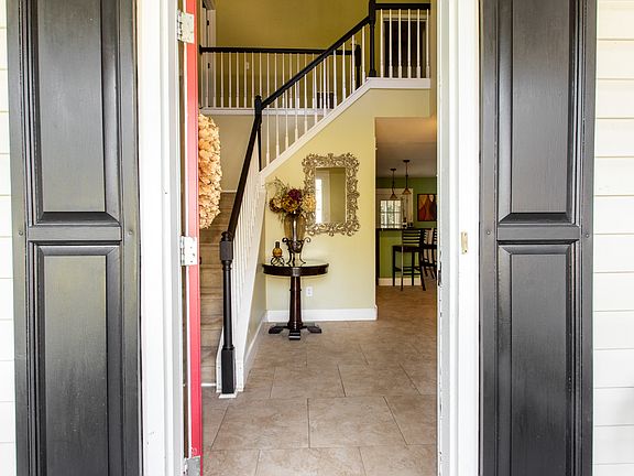 5th image of 55 Clover Ct