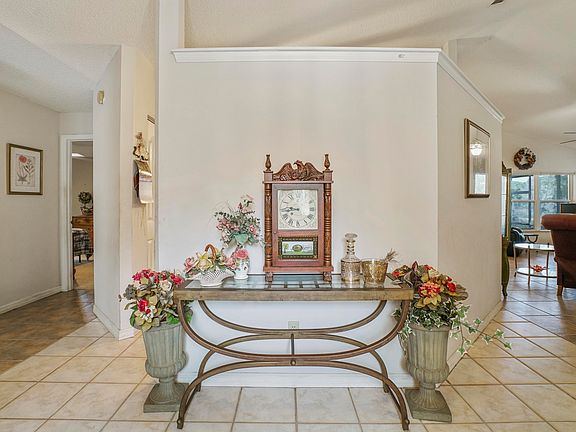 5th image of 212 Kirby Ln