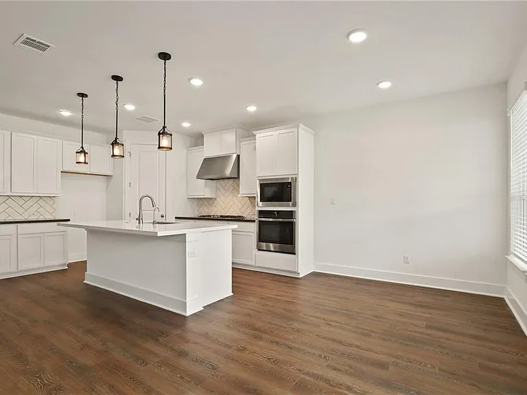 1821 Donetto Dr — Photo 5