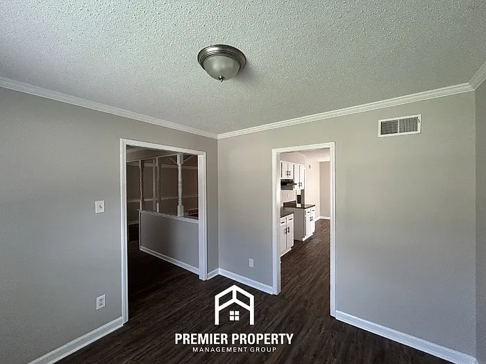 7429 Palgrave Ln — Photo 2