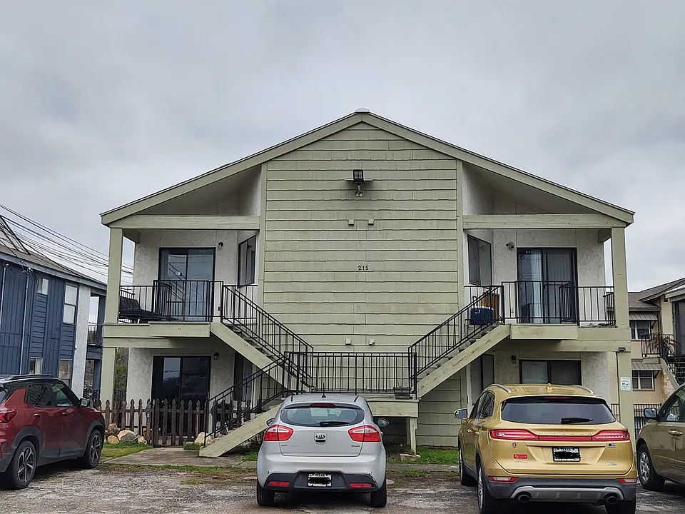 215 Ramsay St