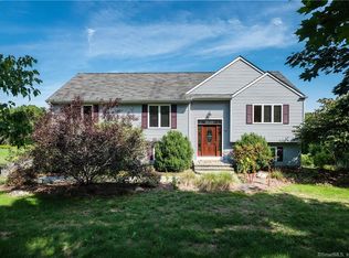 190 Duncaster Rd, Bloomfield, CT 06002