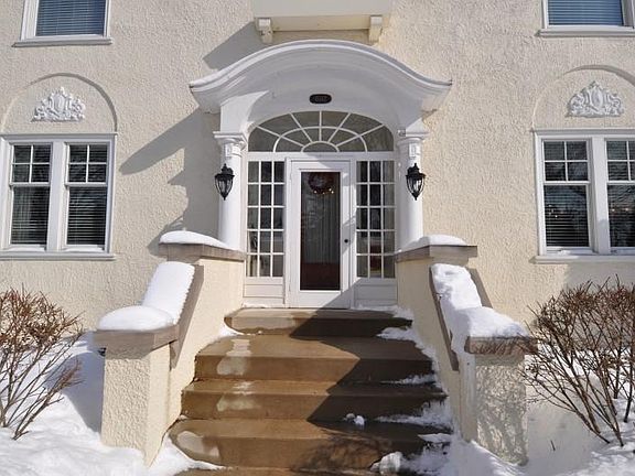 2nd image of 4042 N Richland Ct