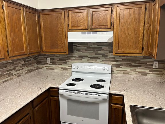 2nd image of 3840 Spanish Trl APT A