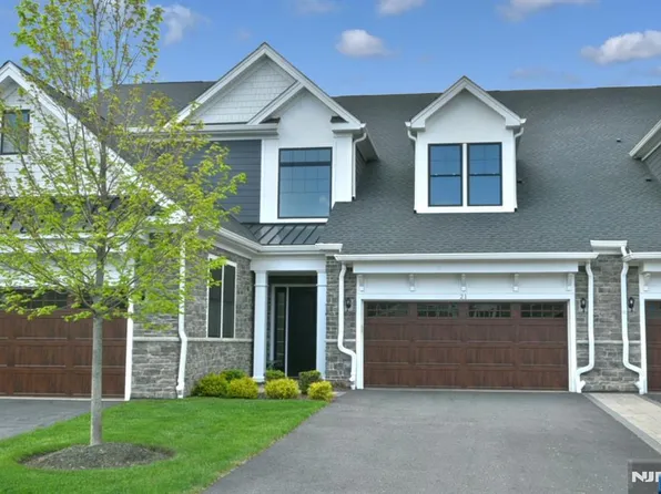 21 Castle Stuart Ct #3003, Westwood, NJ 07675