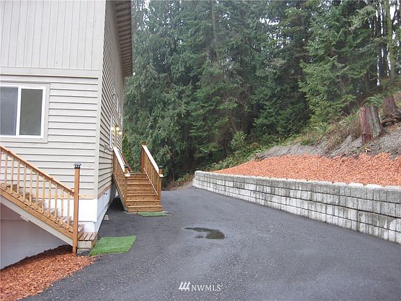 4th image of 11502 72nd Dr SW