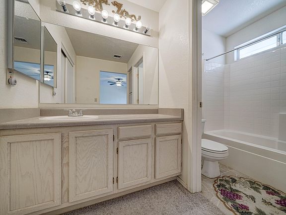 3rd image of 2700 W Calle De Rosita