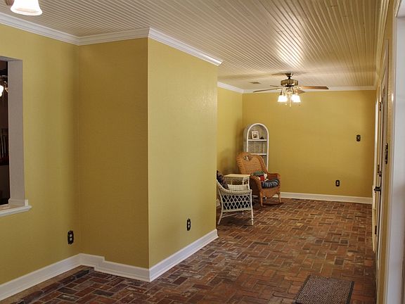 3rd image of 381 Country Club Cir
