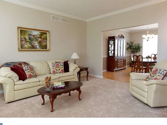3rd image of 4 Pennington Dr