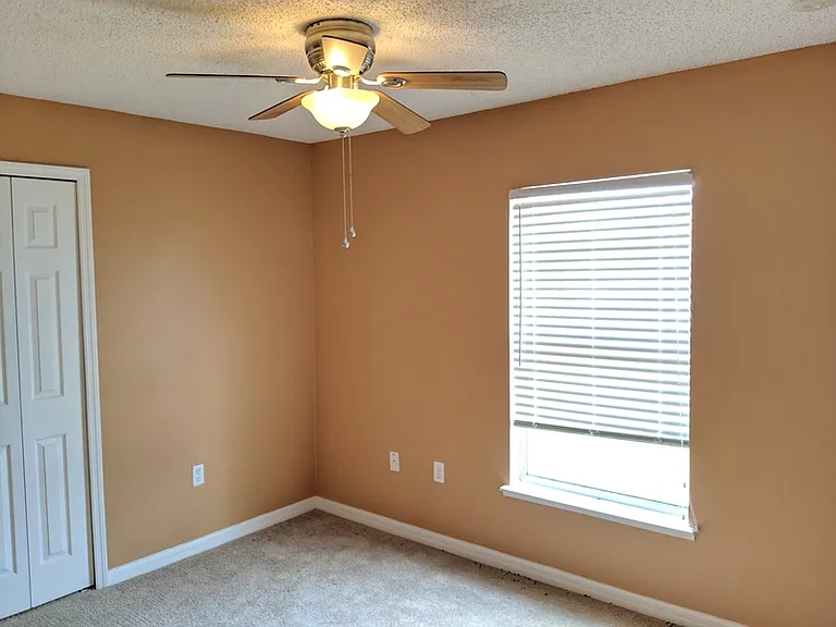 1907 Manatee Dr — Photo 10