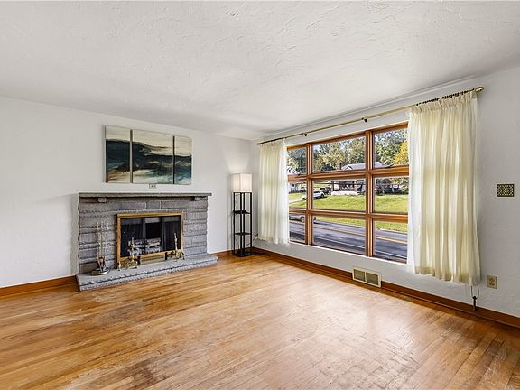5th image of 2459 S Park Rd