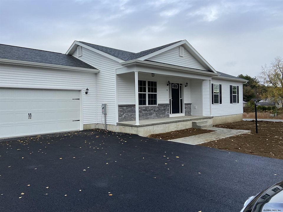 1st image of 9 Bianca Dr