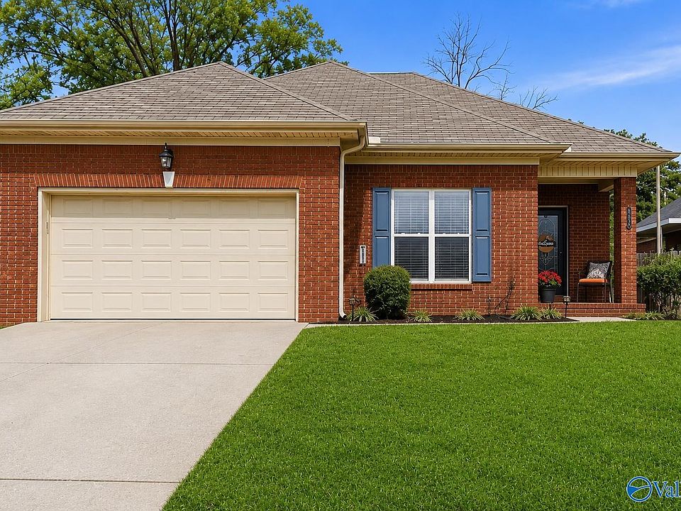 1st image of 930 Tracey Ln