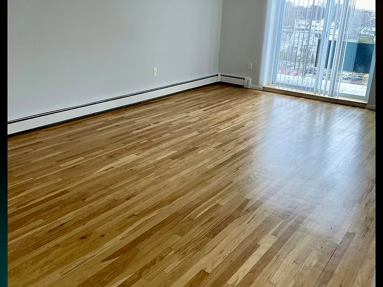 135 Quincy Ave — Photo 8