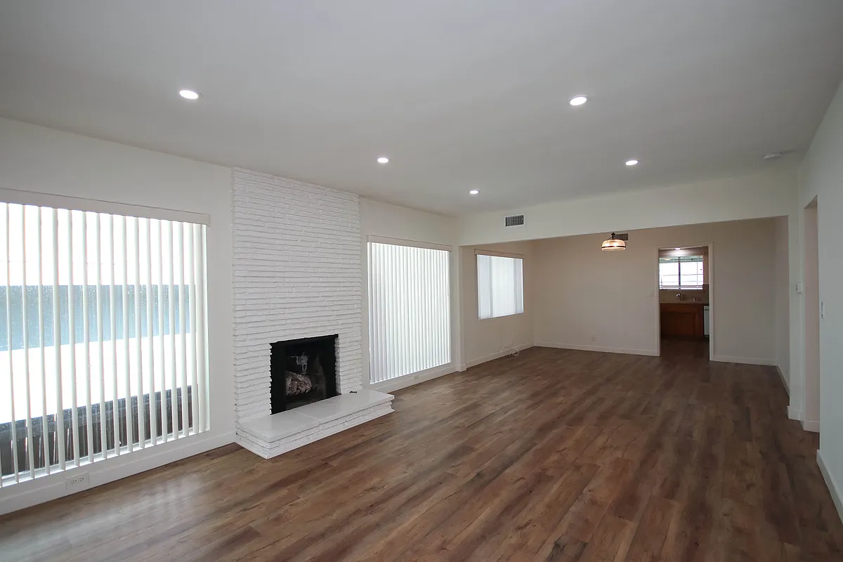 Building Photo - 1621 Raymond Hill Rd #A