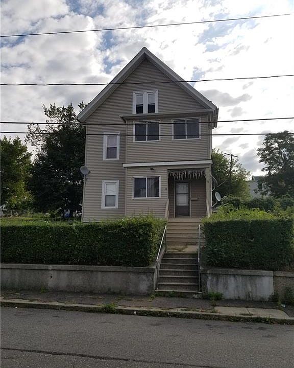 2nd image of 14 Hickory St