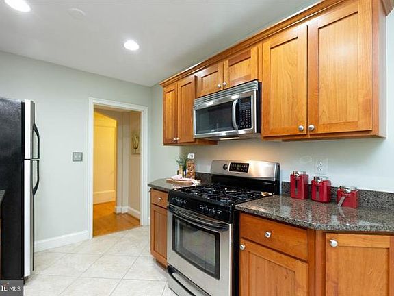 3rd image of 400 Commonwealth Ave Unit 103
