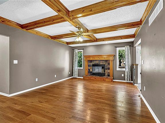 5th image of 906 Pine Crest Ave