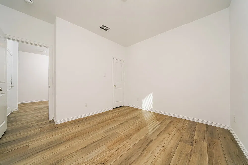 4 bed, 2.0 bath, 1838 sqft, $2,220 — Photo 4