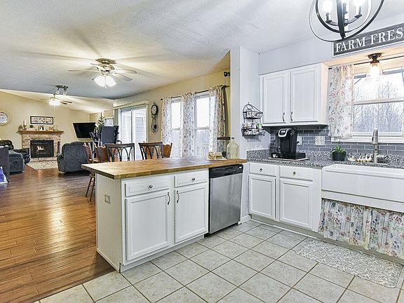 4th image of 5215 Blue Springs Dr
