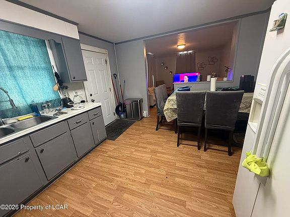 5th image of 360 W Spruce St