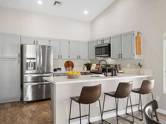 3rd image of 6282 W Cochise Dr