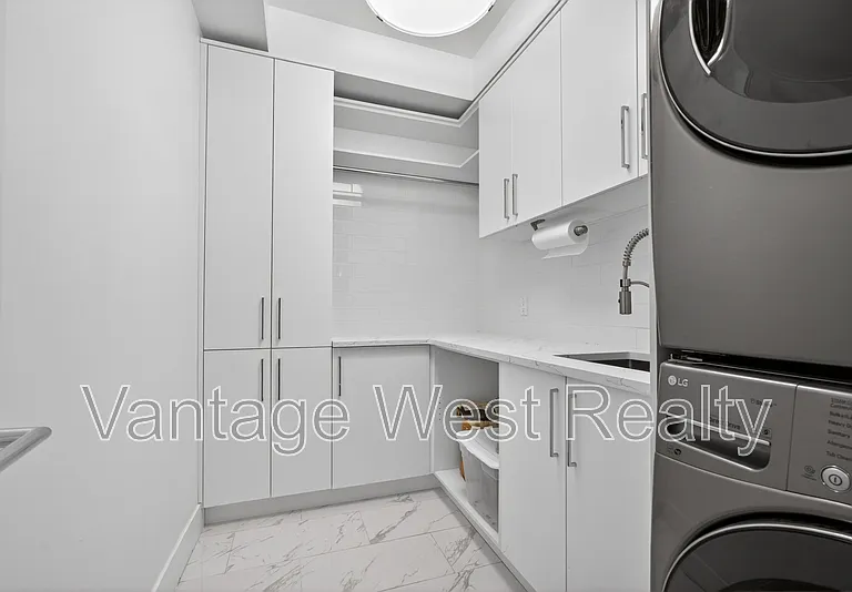 3859 Carrall Rd #1 — Photo 49