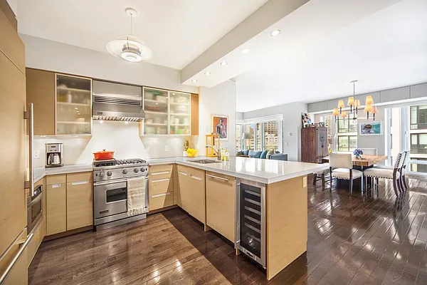 Sold by Warburg | media 13