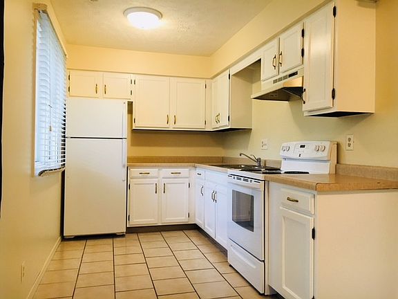 2nd image of 915 White Ave APT 2
