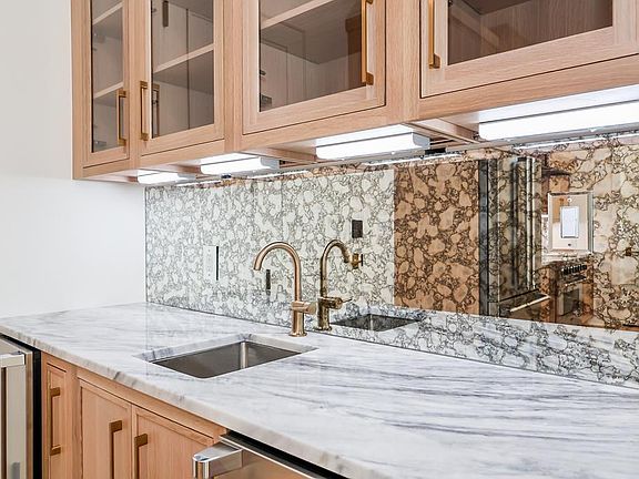 4th image of 401 E Jackson Ave #1C