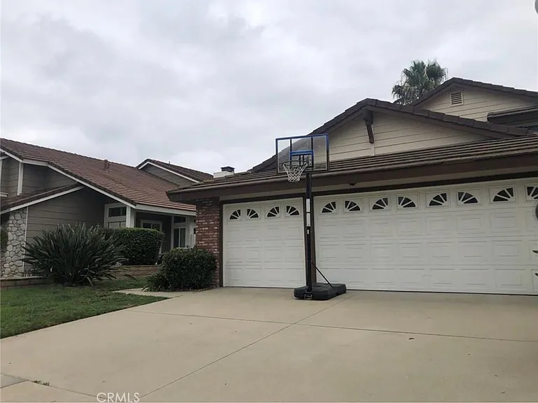 3353 Silvertip Rd — Photo 1