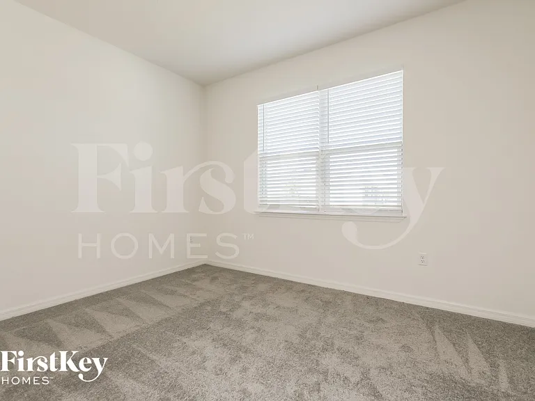 543 Crown Rose Dr — Photo 11