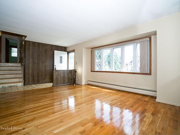 5th image of 123 Washington St