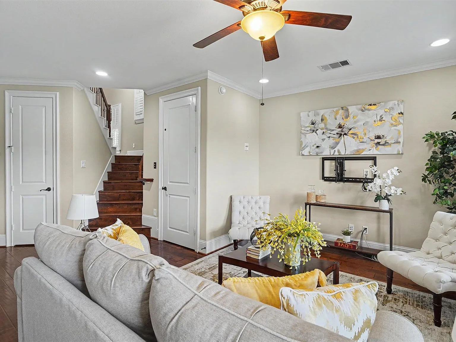 4 bed, 3.5 bath, 3490 sqft, $5,500 — Photo 2