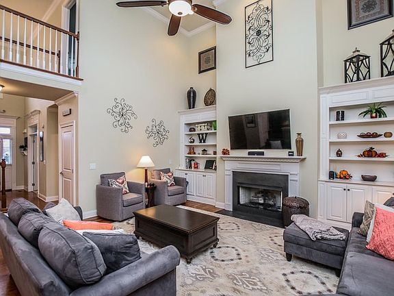 2nd image of 2811 Avington Ct