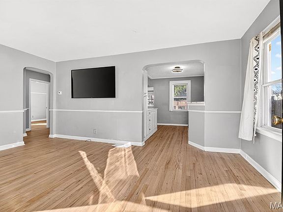 5th image of 1923 Clare Ct